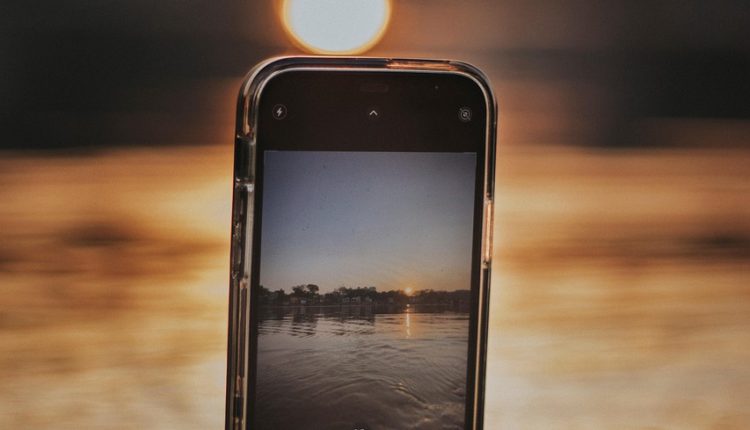 Apple iPhone India illustration for Apple iPhone best year inIndia as smartphone market stays broadly flat